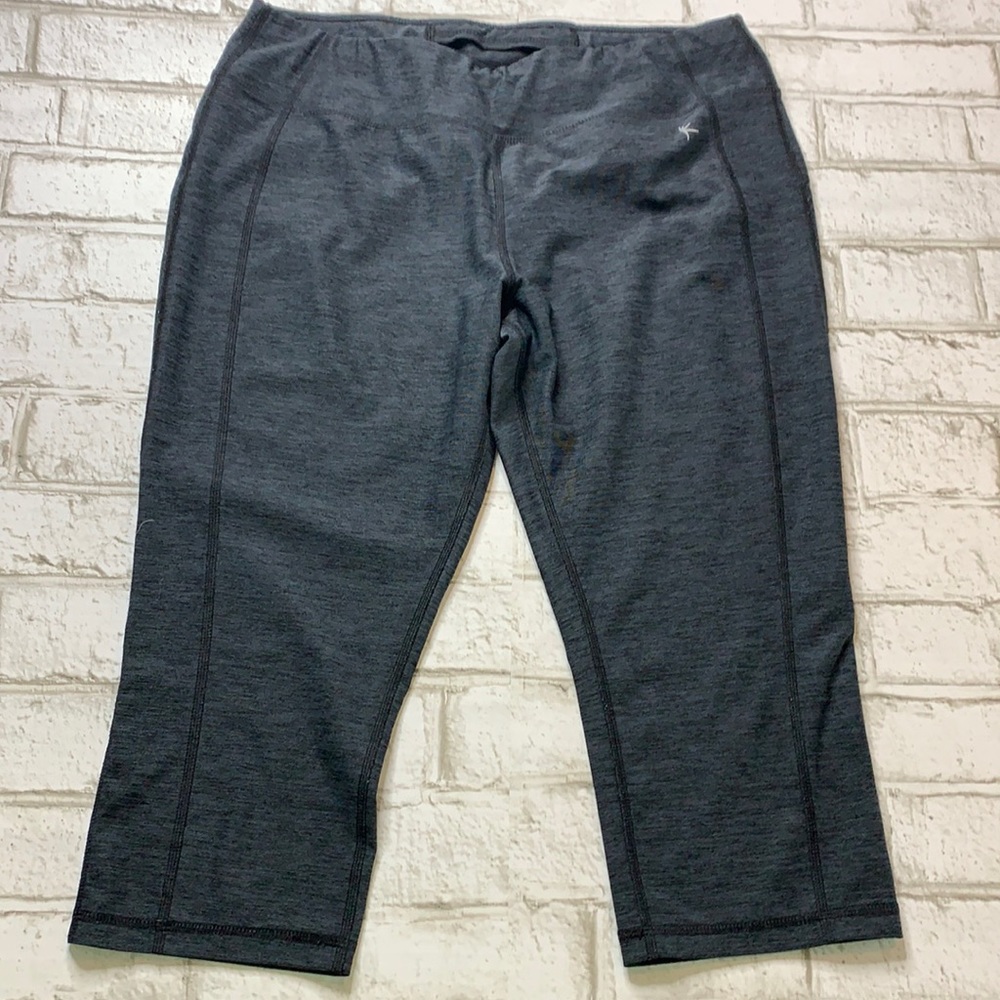 Danskin Now leggings Midcalf length